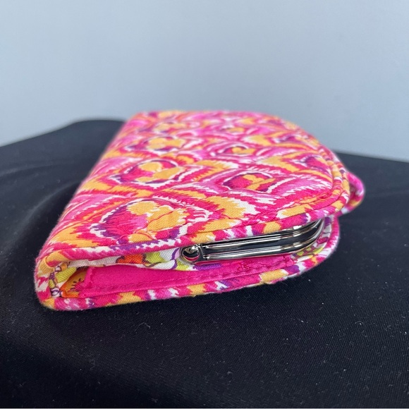 Disney Vera Bradley Bouncing Bouquet Snap‑n‑Kiss Wallet – NWOT - Picture 10 of 11
